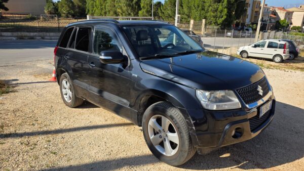 Suzuki Grand Vitara 1.9 DDiS 5 porte DDIS Luxe € 6.500,00 - immagine 2