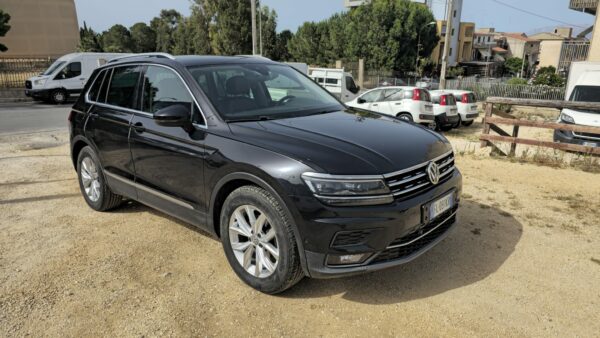 VOLKSWAGEN TIGUAN 2.0 TDI 150 CV 2018 FOR MOTION EU6B CAMBIO AUTOMATICO INTERNI IN PELLE € 19.000,00 - immagine 4
