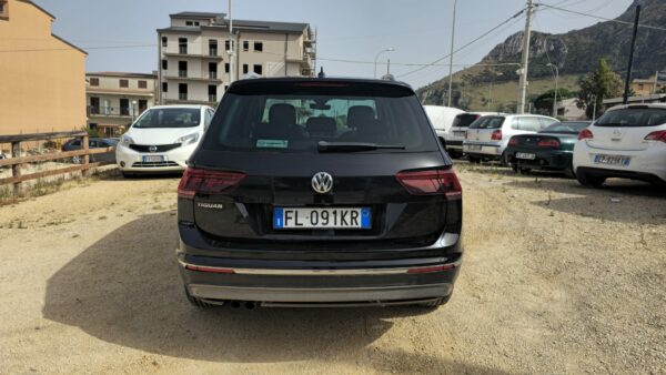 VOLKSWAGEN TIGUAN 2.0 TDI 150 CV 2018 FOR MOTION EU6B CAMBIO AUTOMATICO INTERNI IN PELLE € 19.000,00 - immagine 6