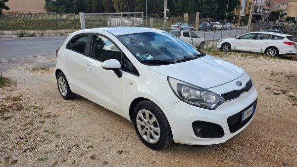 KIA RIO 1.1 CRDi  75 CV  ACTIVE 2013 E5 € 5.500,00 - immagine 2