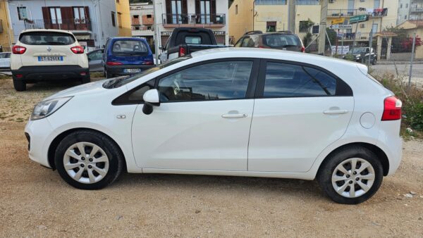KIA RIO 1.1 CRDi  75 CV  ACTIVE 2013 E5 € 5.500,00 - immagine 10