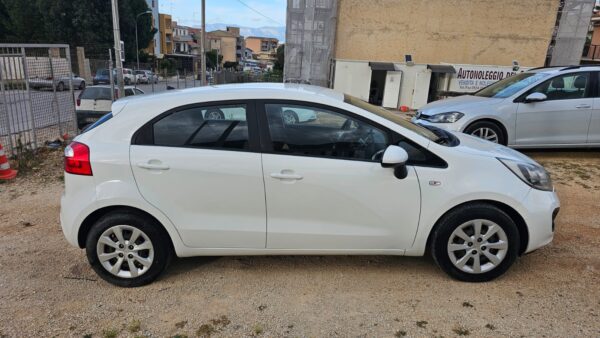 KIA RIO 1.1 CRDi  75 CV  ACTIVE 2013 E5 € 5.500,00 - immagine 5