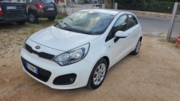 KIA RIO 1.1 CRDi  75 CV  ACTIVE 2013 E5 € 5.500,00 - immagine 8