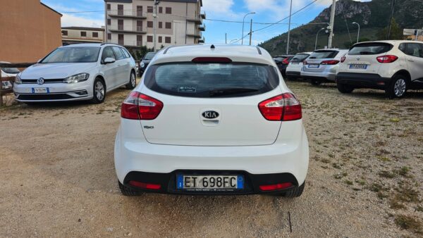 KIA RIO 1.1 CRDi  75 CV  ACTIVE 2013 E5 € 5.500,00 - immagine 6