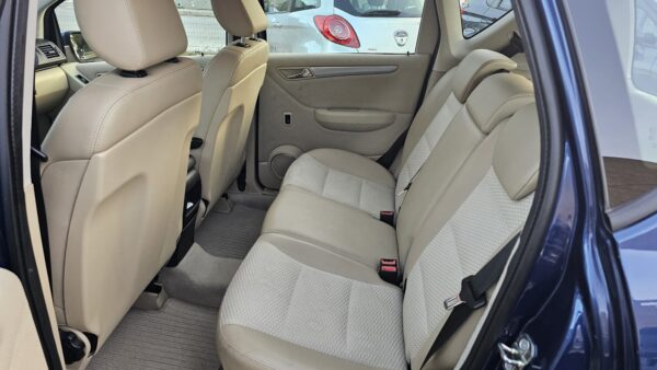 Mercedes Klasse A 180 CDI  110 CV  2010 Avantgarde CAMBIO AUTOMATICO E5 € 5.500,00 - immagine 5