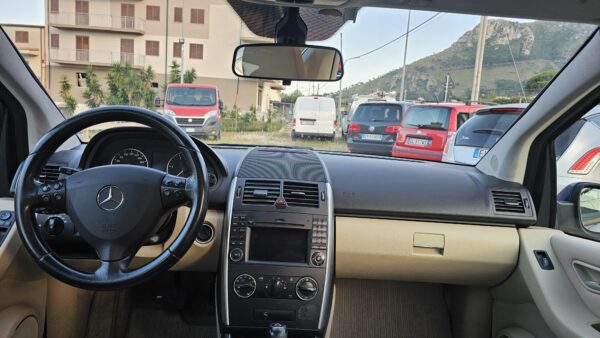 Mercedes Klasse A 180 CDI  110 CV  2010 Avantgarde CAMBIO AUTOMATICO E5 € 5.500,00 - immagine 4