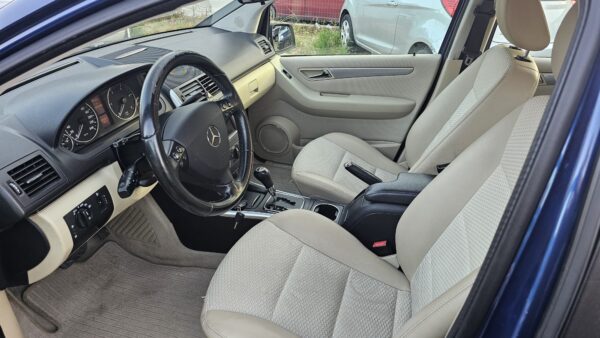 Mercedes Klasse A 180 CDI  110 CV  2010 Avantgarde CAMBIO AUTOMATICO E5 € 5.500,00 - immagine 9
