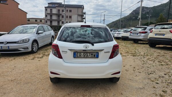 Toyota Yaris 1.4 D-4D 90 CV 2013 Active E5 € 6.800,00 - immagine 11