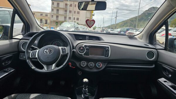 Toyota Yaris 1.4 D-4D 90 CV 2013 Active E5 € 6.800,00 - immagine 8