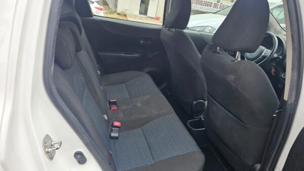 Toyota Yaris 1.4 D-4D 90 CV 2013 Active E5 € 6.800,00 - immagine 4