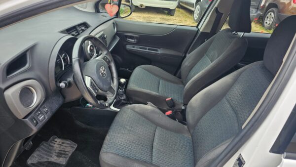 Toyota Yaris 1.4 D-4D 90 CV 2013 Active E5 € 6.800,00 - immagine 10