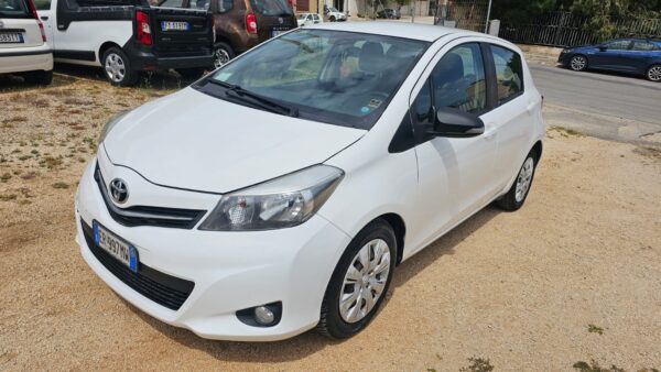 Toyota Yaris 1.4 D-4D 90 CV 2013 Active E5 € 6.800,00 - immagine 6