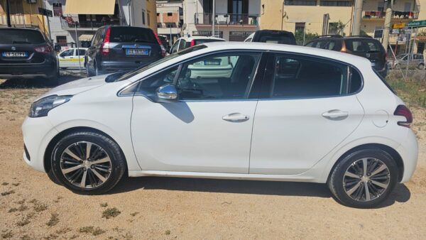 Peugeot 208 1.2 e-VTi  82 CV   2015 Allure  VENDUTA - immagine 6