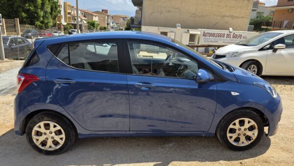 Hyundai i10 1.0  67 CV 2015  Basis  € 3.000,00 PROBLEMI AL MOTORE - immagine 12