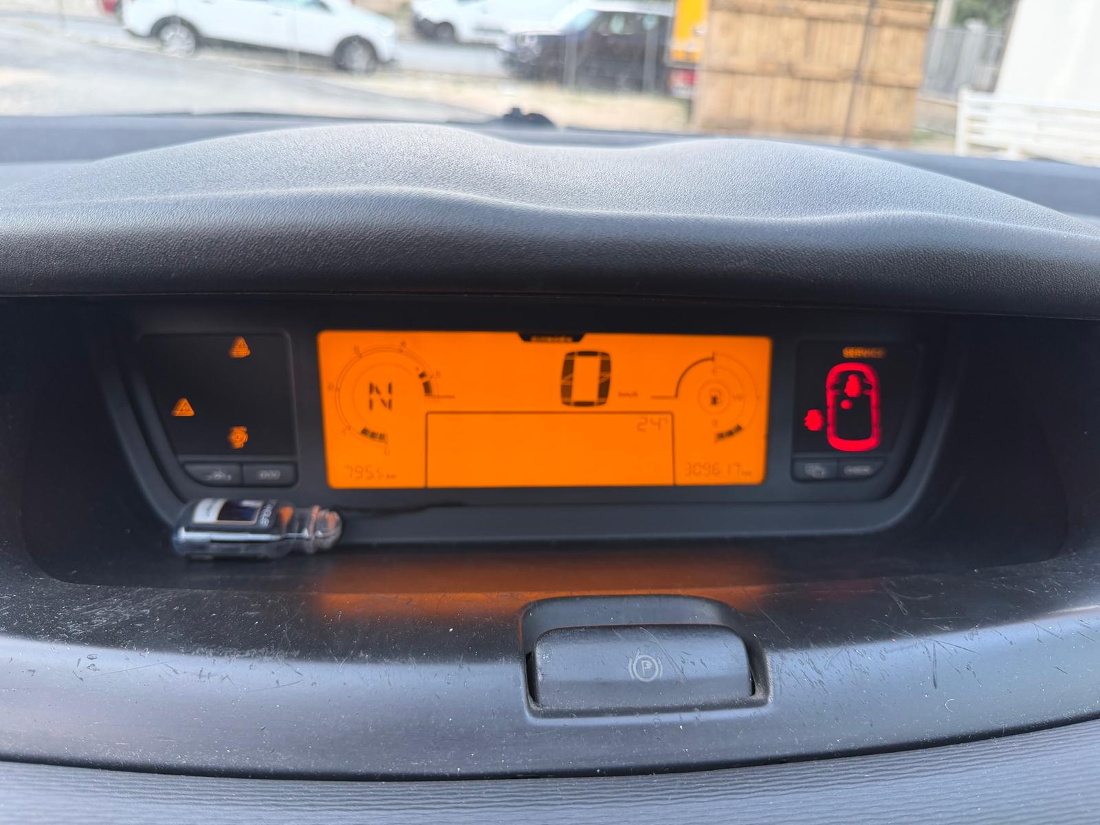 CITROEN C4 1.6 DIESEL 80.00 KW ANNO 2007 KM 309.000 CAMBIO AUTOMATICO € 1000.00 ⚠️ DIFETTO ALLA CENTRALINA DEL CAMBIO - immagine 2